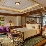 giuong-ngu-rong-rai-trong-can-phong-suite
